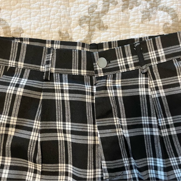 dazy • black and white gingham plaid high waist bermuda shorts - Picture 9 of 13